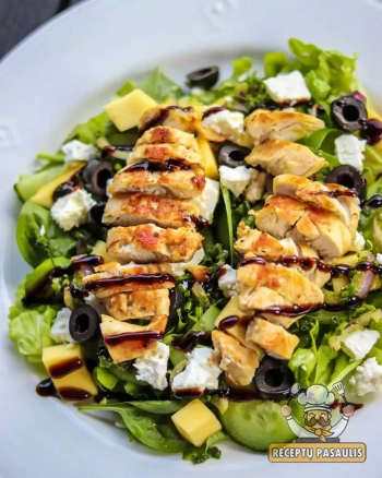 Vištienos ir avokadų salotos su feta bei medaus-citrinų užpilu