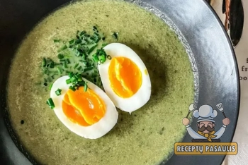 Florencijos špinatų sriuba su kiaušiniais ir parmezano sūriu