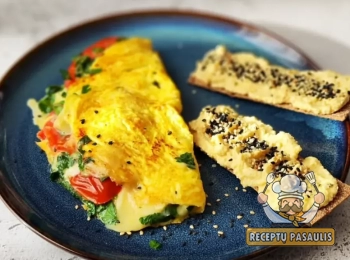 Omletas su petražolėmis, pomidoru ir sūriu