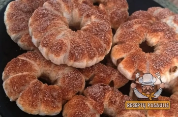 Obuolių spurgos sluoksniuotoje tešloje, keptos karšto oro gruzdintuvėje