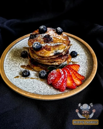 Plikyti blyneliai su pienu