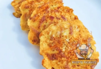 Cukinijų blynai su dešrelėmis