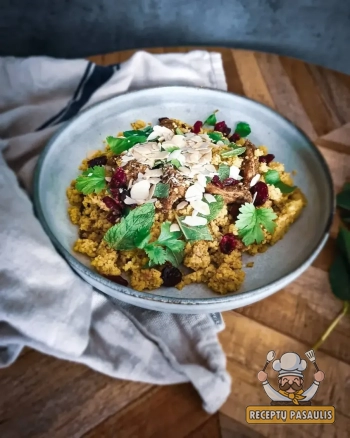 Marokietiškas kuskusas su cinamonine vištiena ir mėtomis