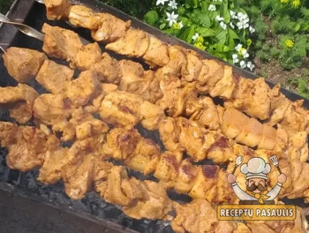 Kiaulienos šašlykai su garstyčiomis