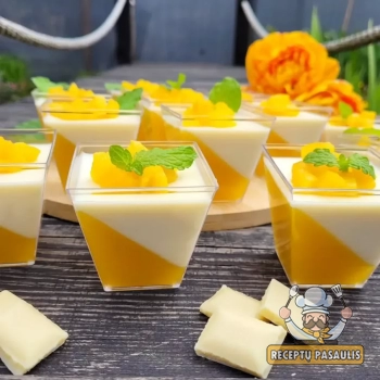 Naminė panakota su persikais