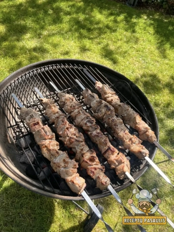 Kiaulienos sprandinės šašlykai su sojos padažu