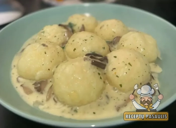 Virtų bulvių kukuliai su sūriu ir juosvaisiais raudonviršiais