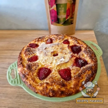 Rikotos sūrio-varškės pyragas (apkepas) su braškėmis