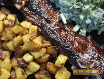 Glazūruoti kiaulienos šonkauliukai, kepti orkaitėje