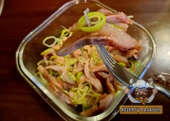 Silkė su porais ir aliejumi