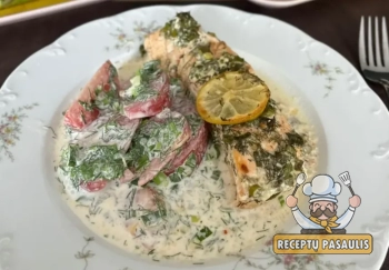 Lašiša orkaitėje grietinėlės padaže su svogūnų laiškais ir krapais