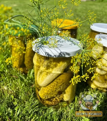 Skaniausias agurkų marinatas su actu ir cukrumi
