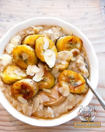 Per naktį brinkinta avižinė košė