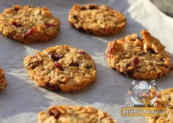 Avižiniai sausainiai su spanguolėmis, razinomis ir migdolais