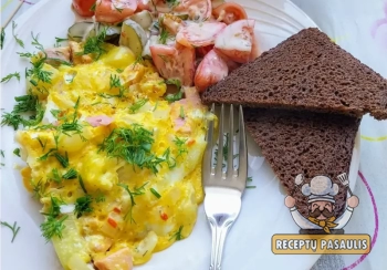 Kaimiška kiaušinienė su aguročiu ir dešra