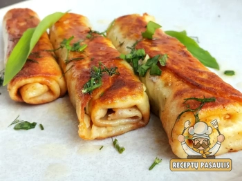 Lietiniai blynai su krabų lazdelių ir pievagrybių įdaru