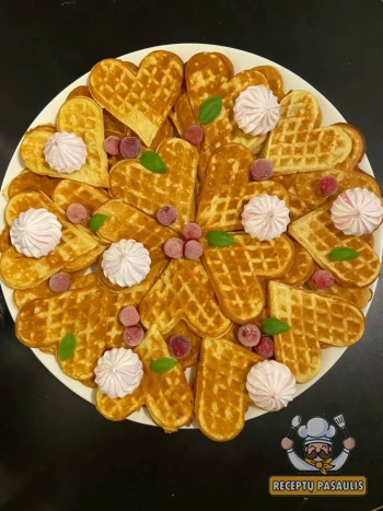 Purūs čirviniai blynai su obuoliais ir aliejumi