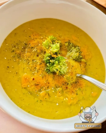 Brokolių sriuba su lydytu sūriu ir sorų kruopomis