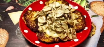 Bulviniai blynai su aguročiu ir grybų padažu