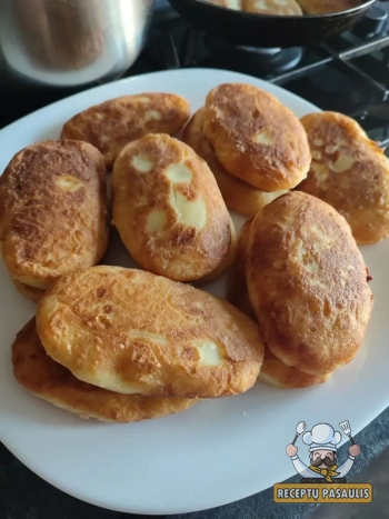 Virtų bulvių pyragėliai su mėsa