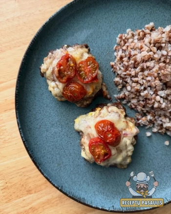 Kotletukai “Mini burgeriukai” su pomidorais ir sūriu