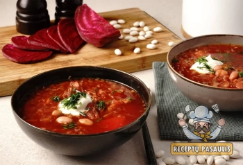 Burokėlių sriuba su bulvėmis, morkomis, pomidorais ir svogūnais