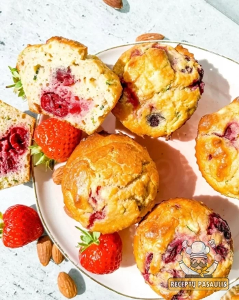 Paprasti keksiukai su vyšniomis