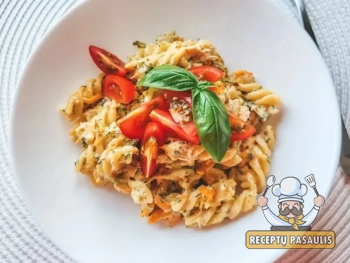 Makaronai su lašiša, brokoliais ir grietinėle