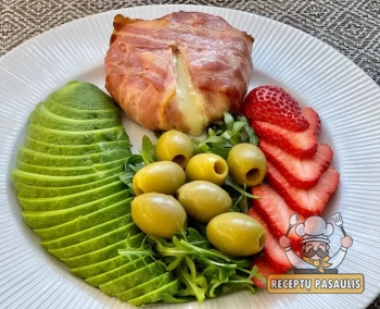 Keptas camembert sūris su šonine