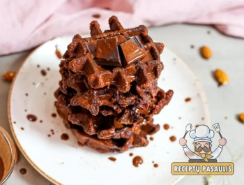 Šokoladiniai vafliai čirvinių vaflių keptuvėje