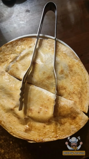 Lavašo čeburekai su faršu ir sūriu, karšto oro gruzdintuvėje