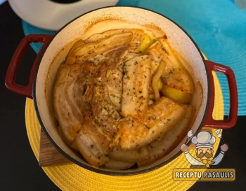 Orkaitėje kepta šoninė su bulvėmis