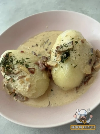 Šviežių bulvių cepelinai su baravykų padažu
