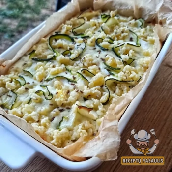 Sūrus varškės pyragas (apkepas) su cukinija