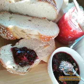 Vyšnių uogienė su šokoladu