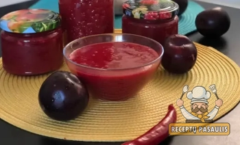 Aštrus slyvų padažas su čili pipirais