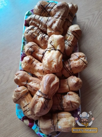 Naminiai eklerai su plikytu kremu