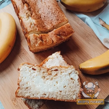 Bananų pyragas su maskarpone ir kondensuotu pienu