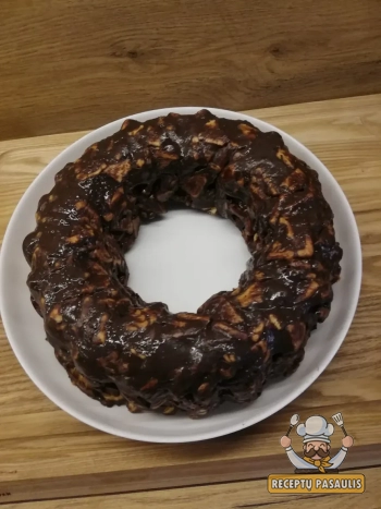 Juodas tinginys su kondensuotu pienu ir sviestu