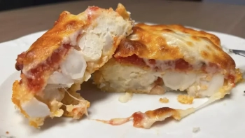 Kepti kalafiorai orkaitėje su pomidorais ir sūriu