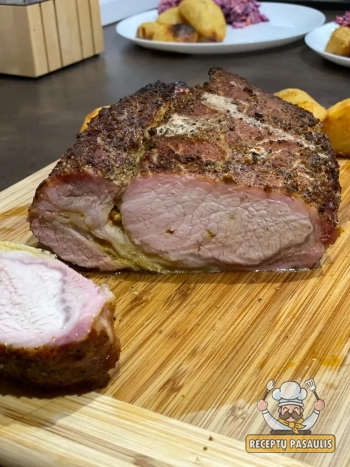 Orkaitėje skrudinta kiaulienos nugarinė