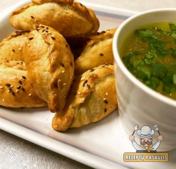 Vegetariški kibinai su raugintais kopūstais