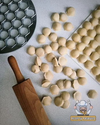 Plikytos tešlos koldūnai su mėsa