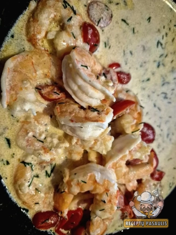 Krevetės su pievagrybiais balto vyno ir grietinėlės padaže