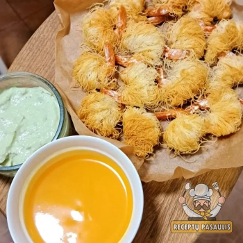 Krevetės kataifi tešloje (su apelsinų ir avokadų padažais)