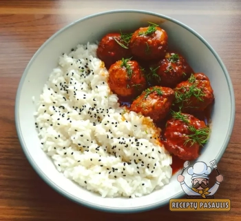 Keptuvėje troškinti mėsos kukuliai pomidorų padaže