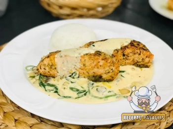 Keptuvėje kepta lašiša su kreminiu krapų padažu