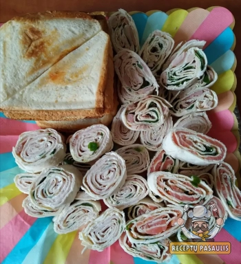 Lavašo suktinukai su rūkyta lašiša ir tepamu varškės sūreliu