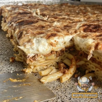 Pastitsio - graikiška lazanija iš makaronų su grybais ir jautiena