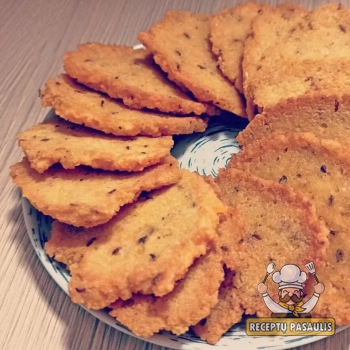 Pikantiški lęšių blyneliai su kmynais